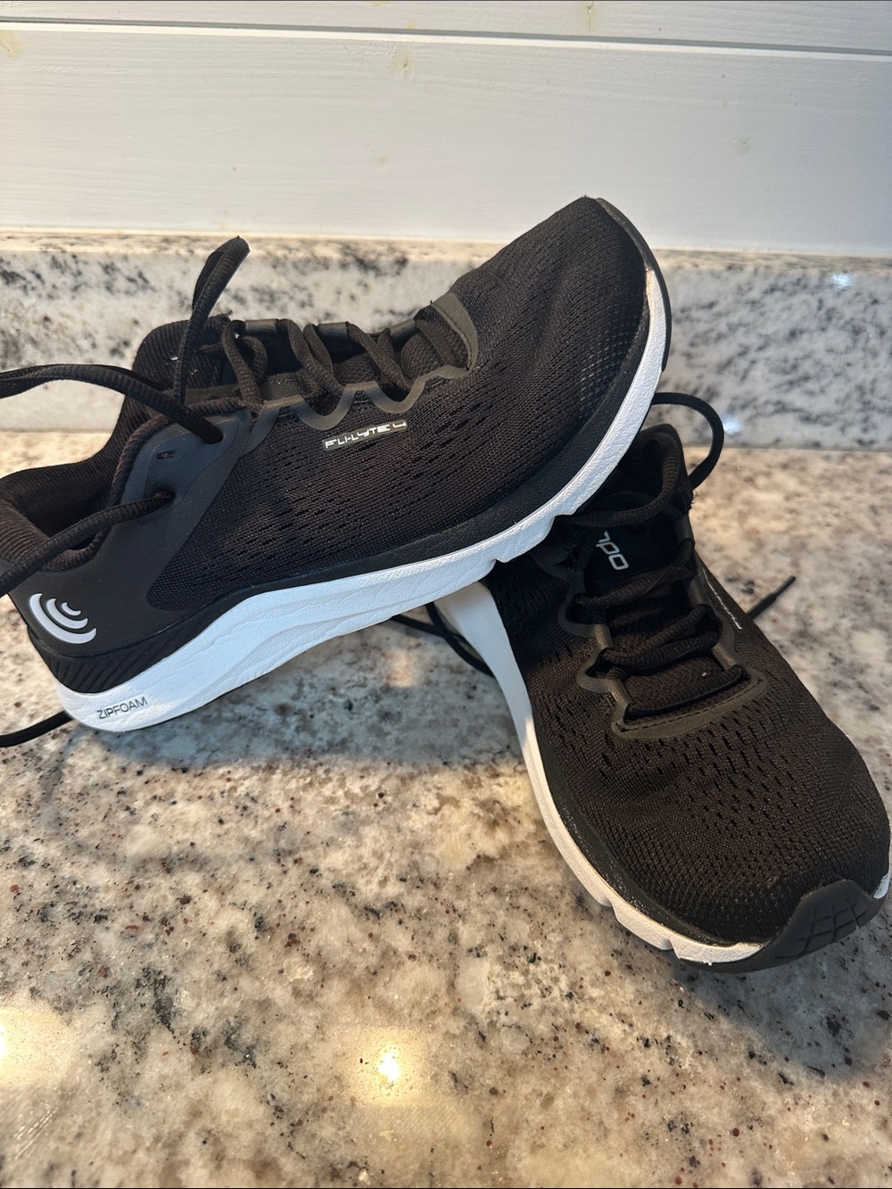 Topo Fli-Lyte 4 Black and White Athletic Running Shoes